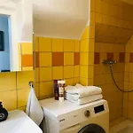 Geraeumige Im Zentrum Von Fuer 2-3 Personen Graz