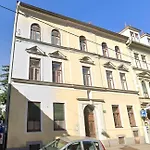 Geraeumige Im Zentrum Von Fuer 2-3 Personen