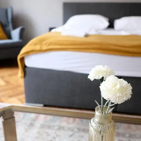 Neue Im Zentrum Von Fuer 2-3 Personen גראץ